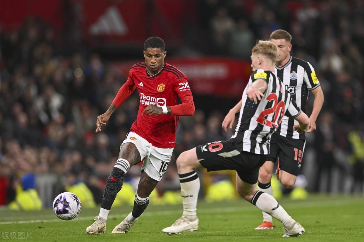 开云APP-巴黎举行篮球比赛，曼联表现悬殊的简单介绍