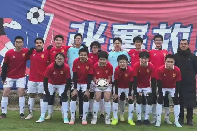 球队的团结和拼搏精神赢得赞誉