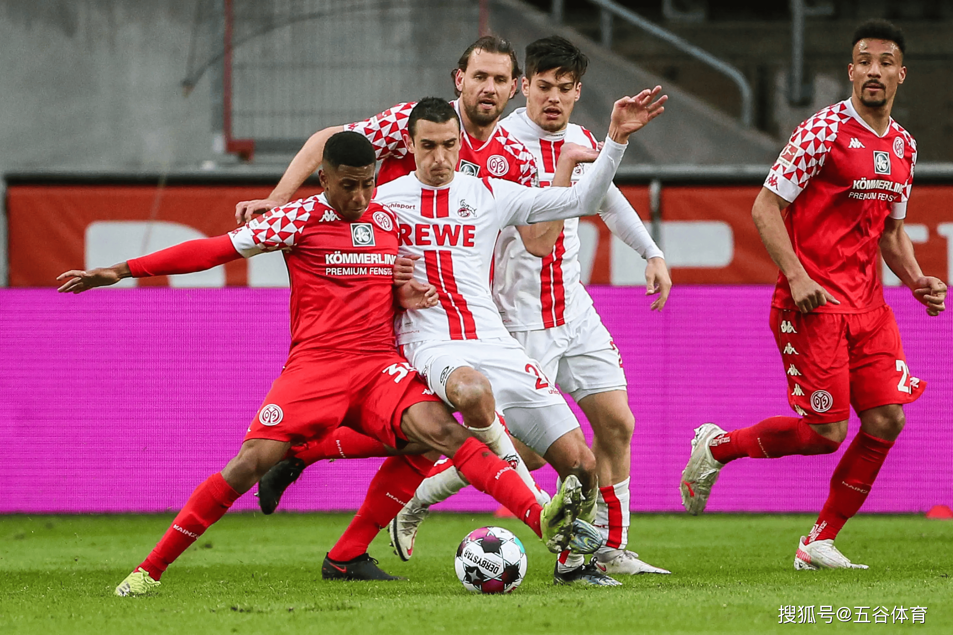 包含汉堡球员向德国足球联赛夺冠冲刺的词条