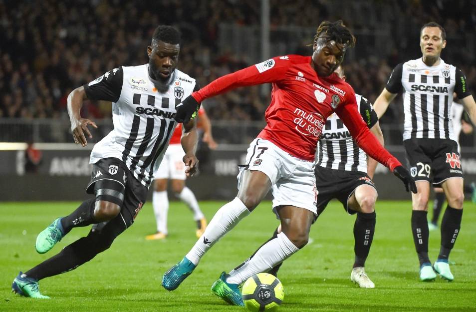 开云体育在线-尼斯将对阵里昂，法甲球队新赛季备战顺利