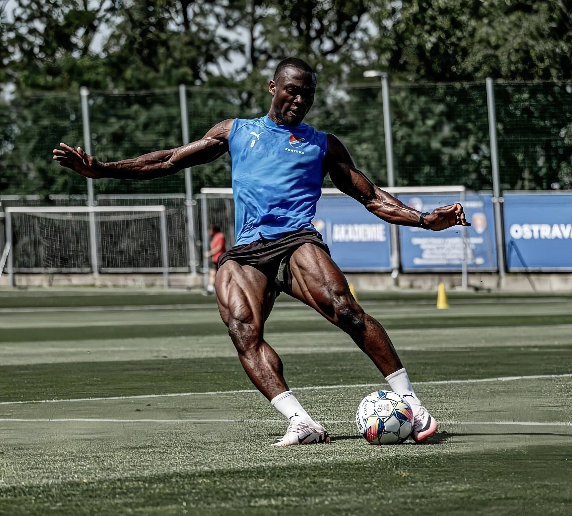 开云体育在线-精神抖擞的足球赛事：女队展现顶尖实力！的简单介绍