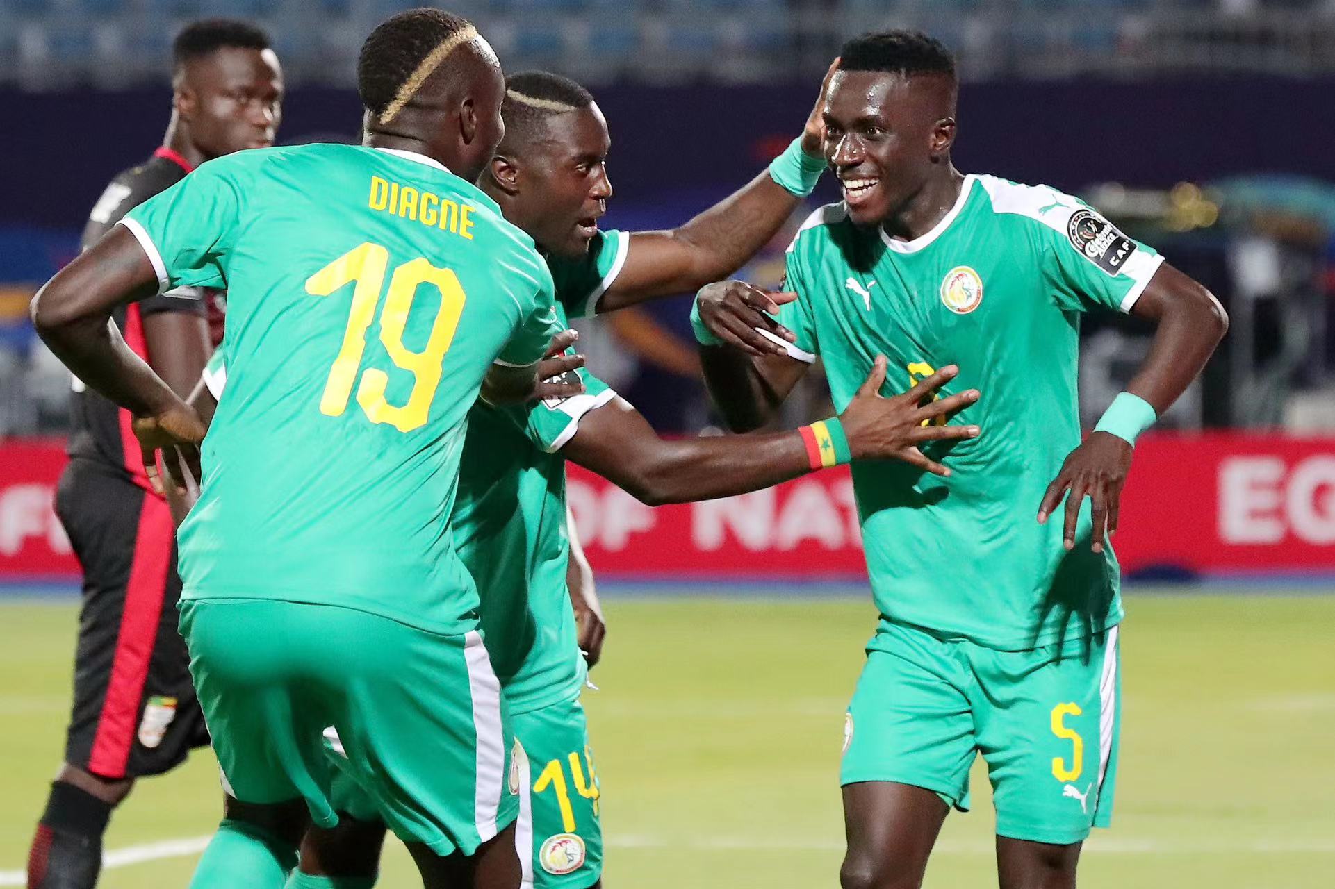 开云官网-非洲球员表现不俗，获得最佳球员奖