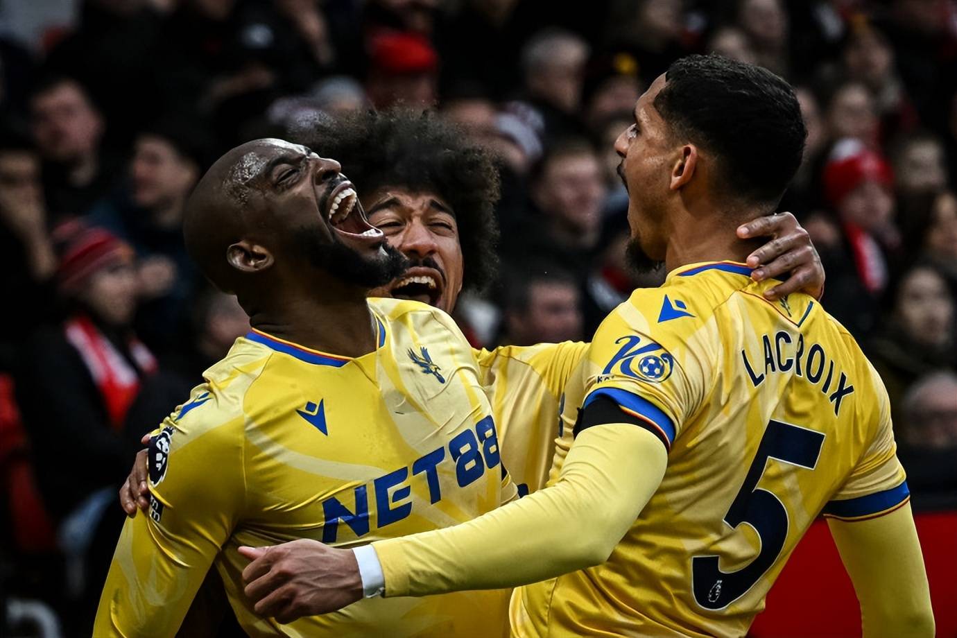 关于曼联主场迎战水晶宫，冲顶积分榜的信息