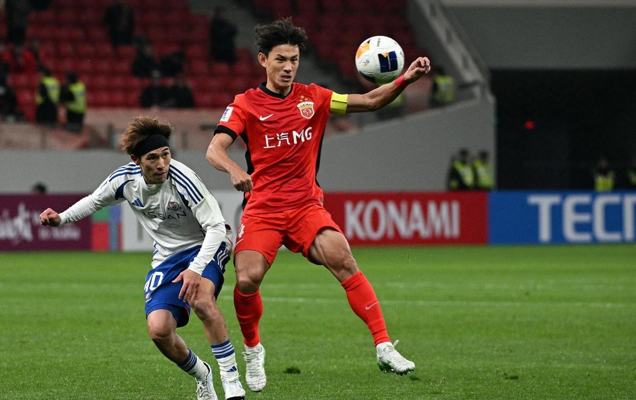 上港犯规频繁,遭遇裁判警告 上港犯规频繁,遭遇裁判警告