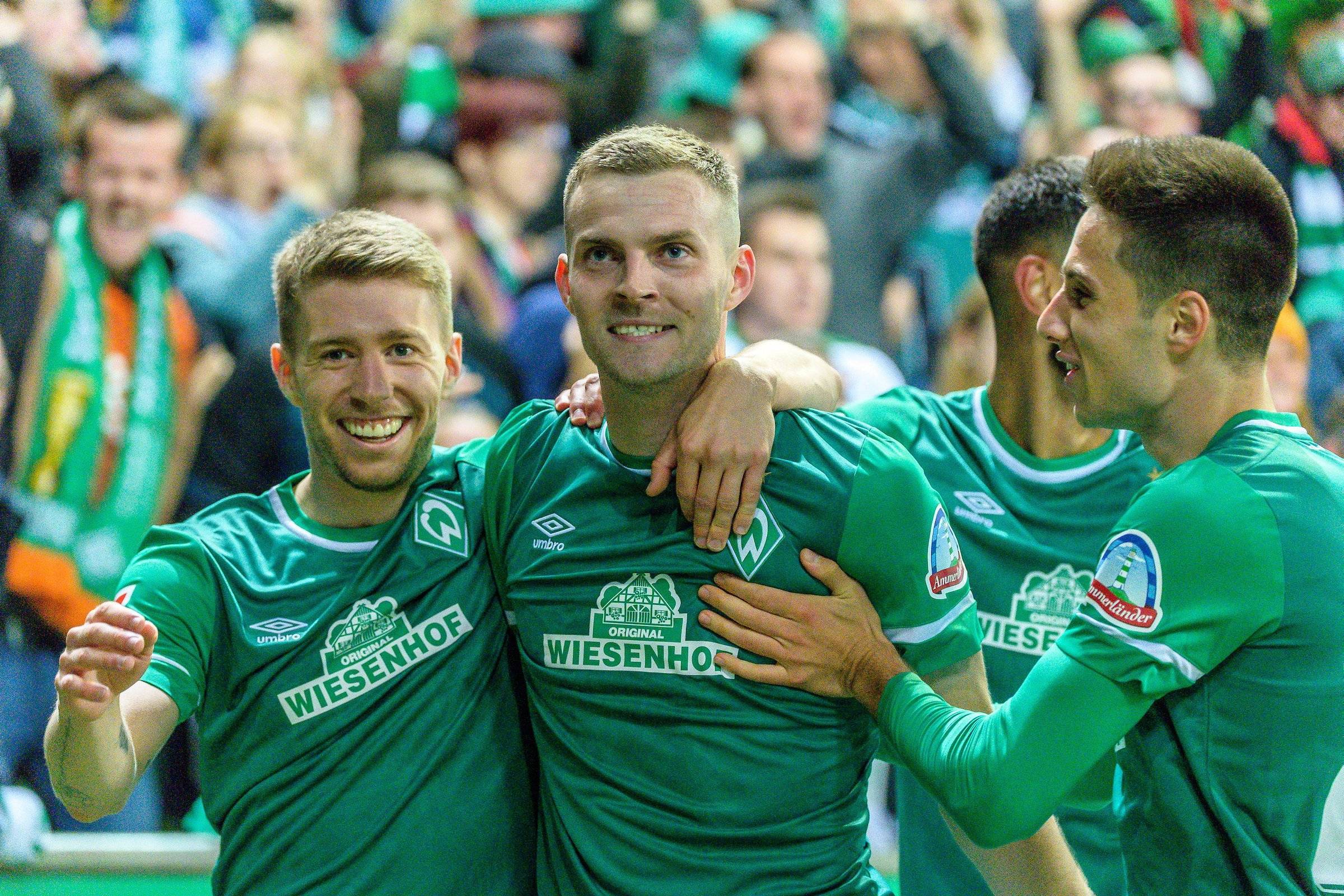 包含莱切对阵热那亚，双方火力全开的词条