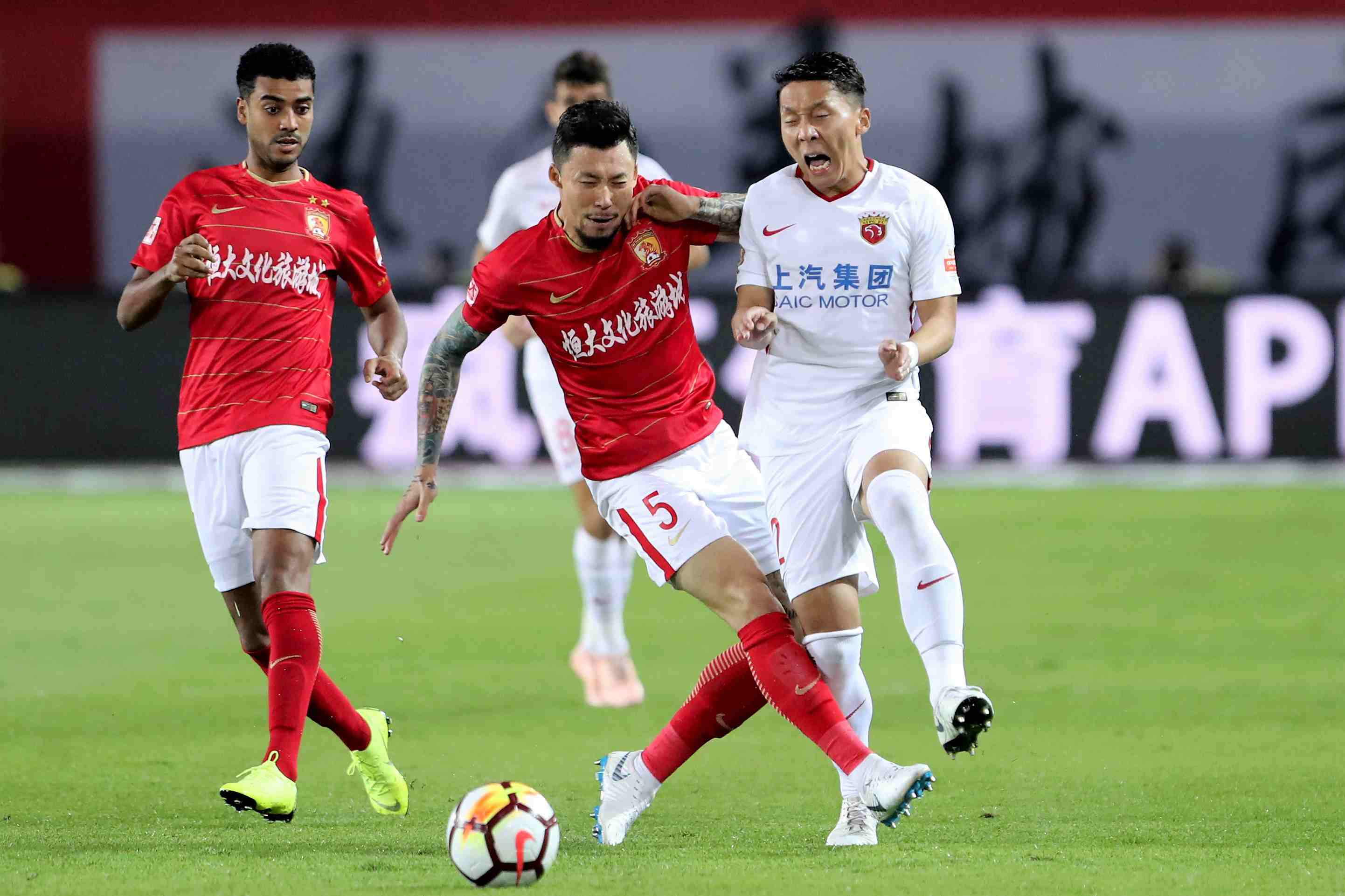 关于上海上港力克广州富力，领先他人一步的信息