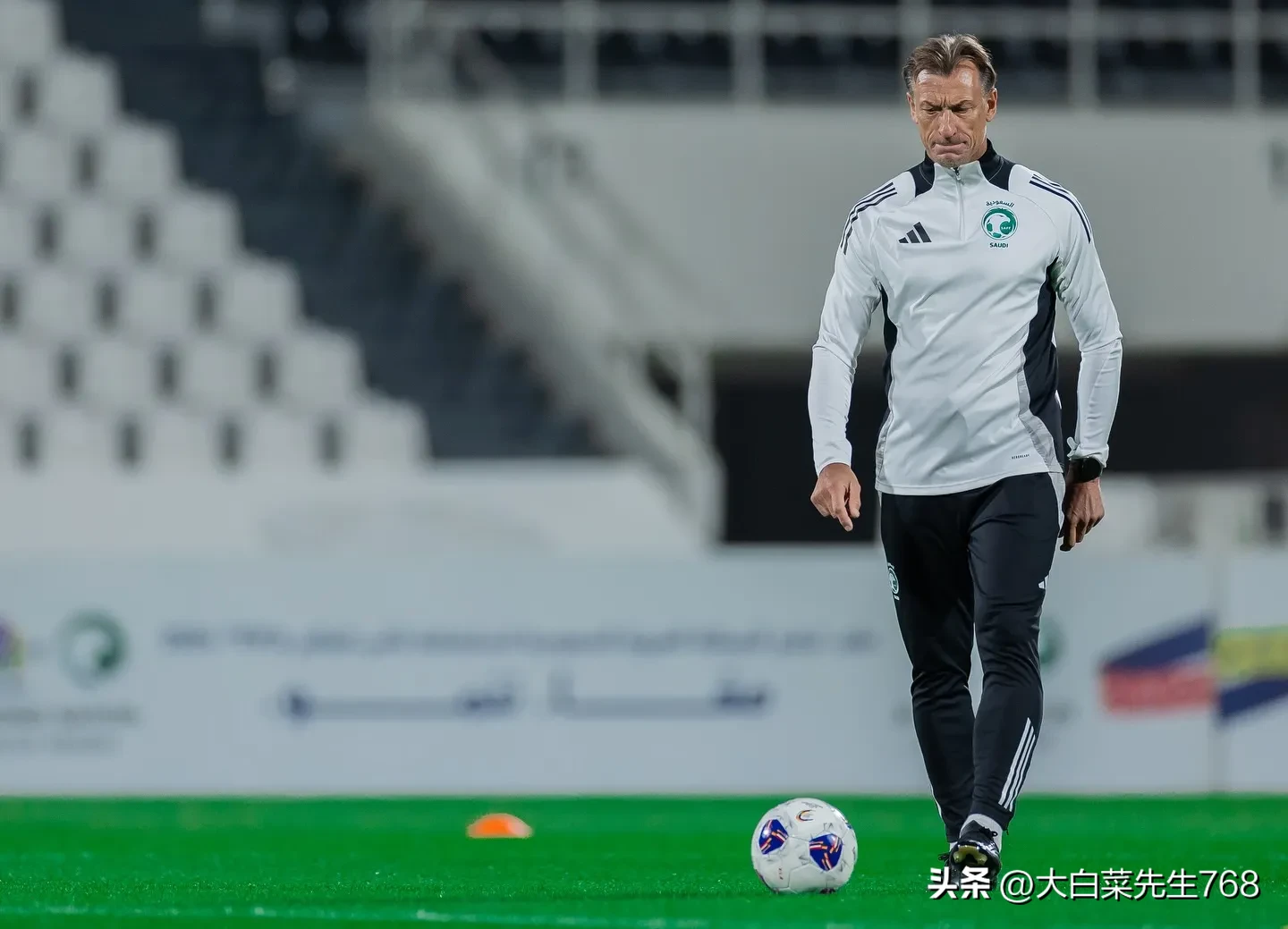 热门球队屡战屡败，备战关键比赛需谨慎