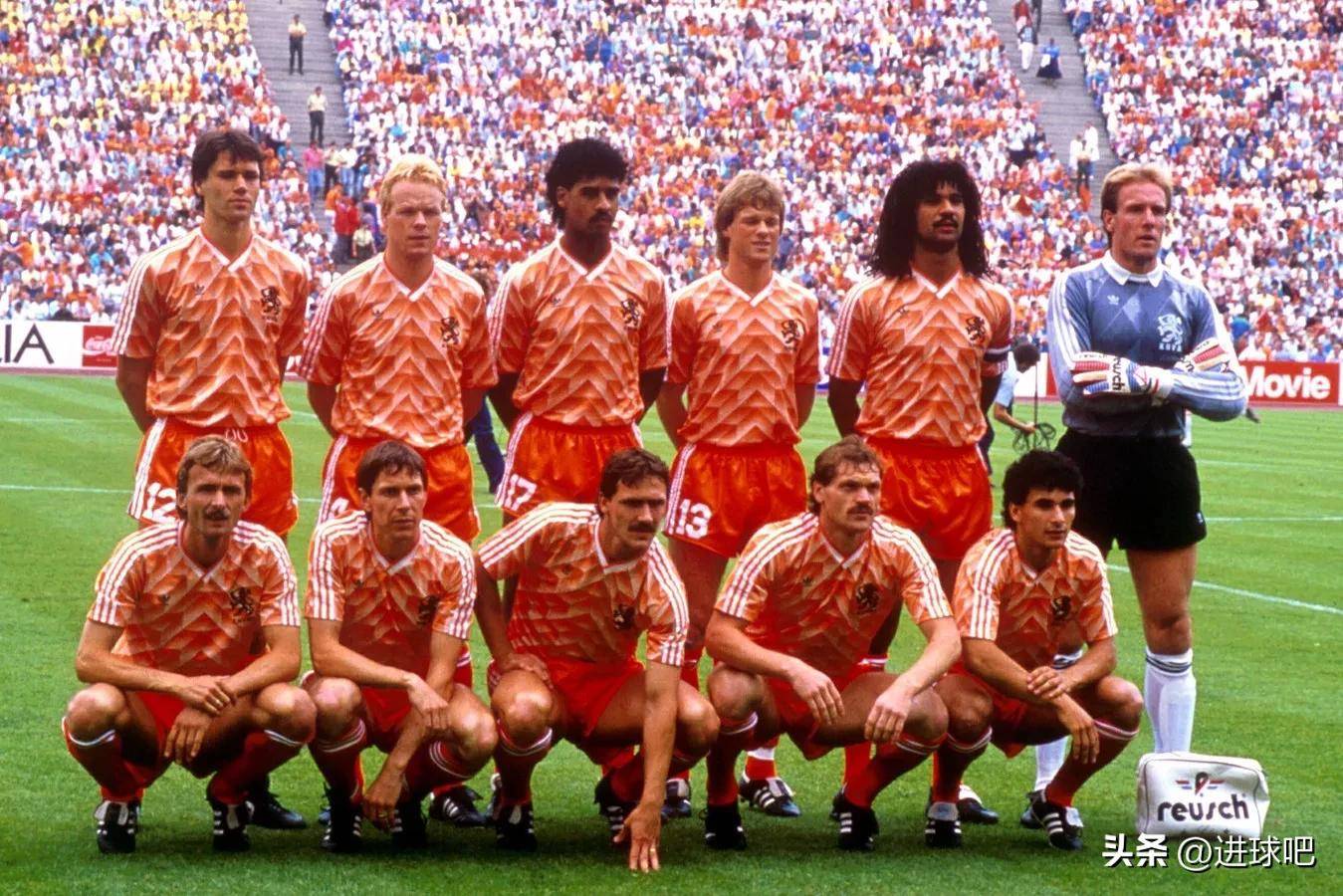 荷兰队成功晋级全队士气高涨的简单介绍