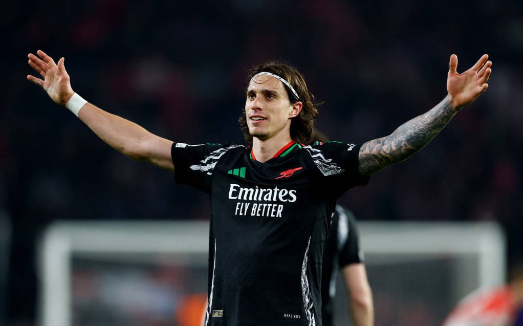 奥巴梅扬破门得手，阿森纳豪取三分领跑英超