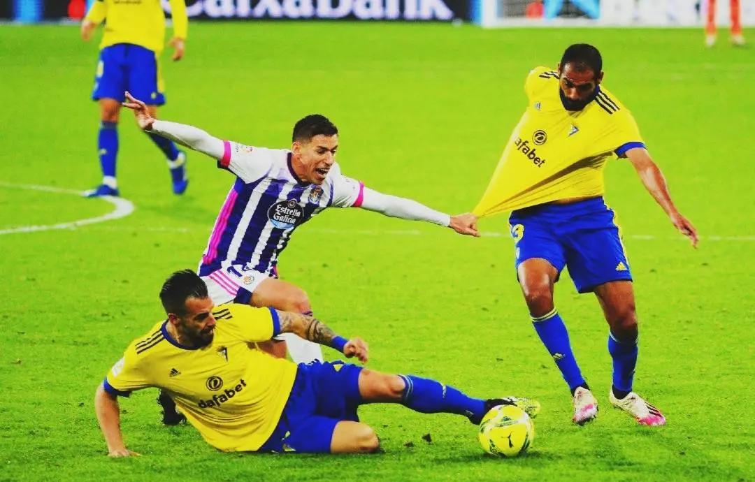 开云体育-瓦伦西亚在重要比赛中赢得胜利，晋级下一轮比赛的简单介绍