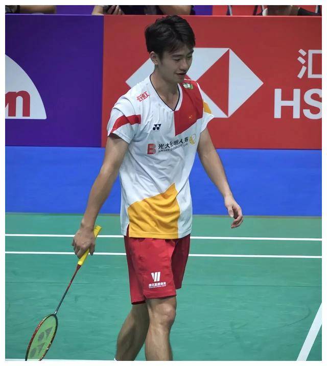 球员们在比赛中的技术风采令人赞叹