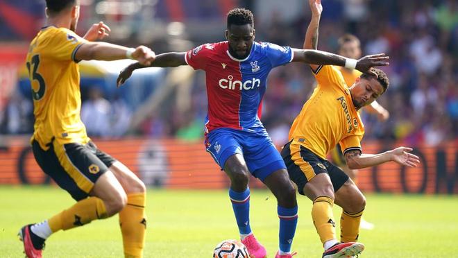 开云体育APP下载-尼斯球员在法国联赛中顽强向前，势不可挡的简单介绍