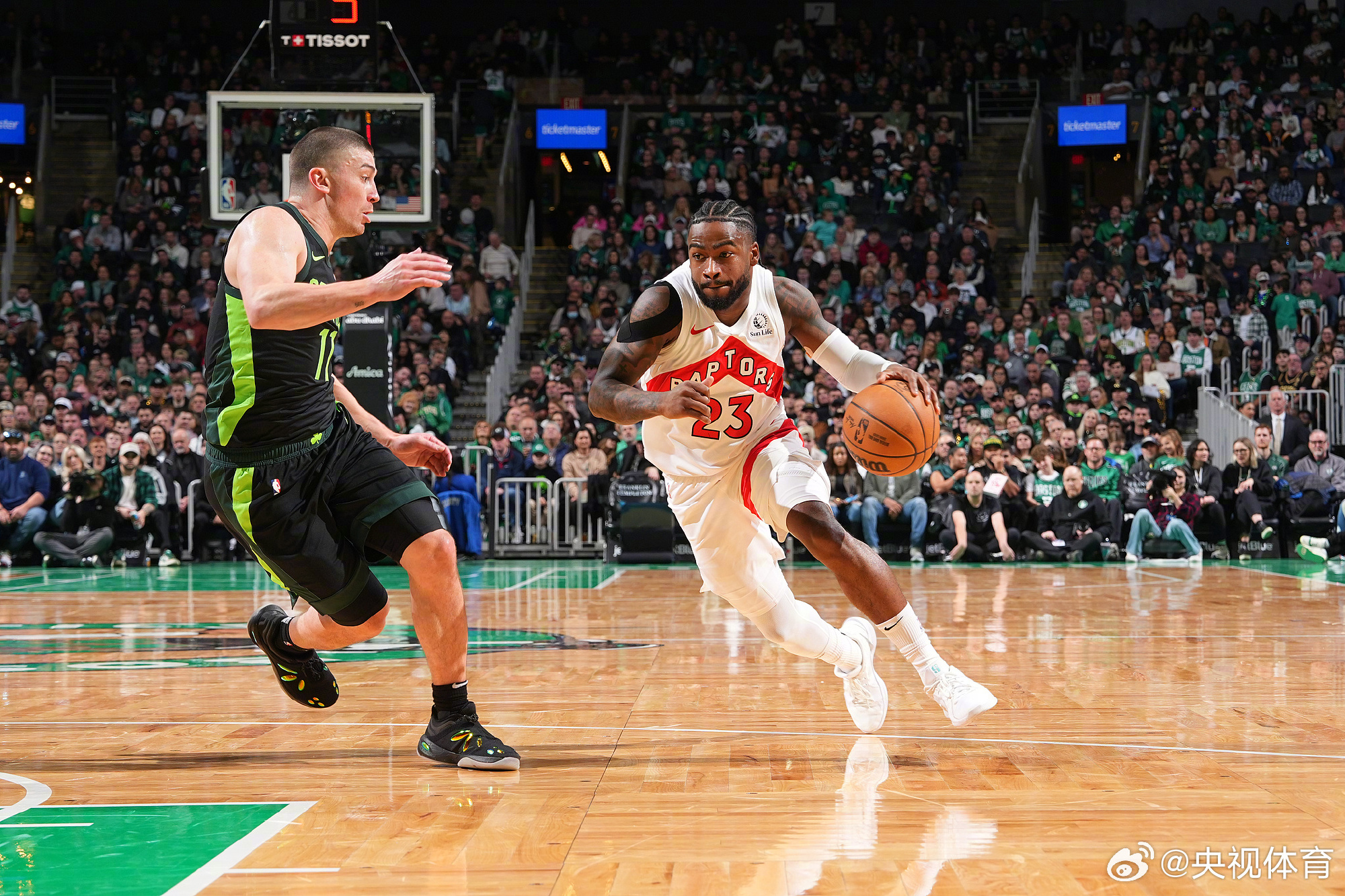 人在加时赛中击败猛龙,恩比德狂砍分 人在加时赛中击败猛龙,恩比德狂砍分