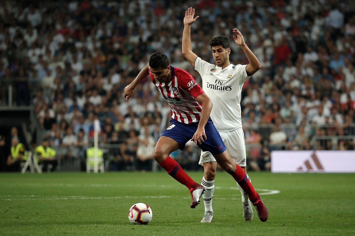 开云体育官网-皇马中场发挥出色，助球队逆袭胜利