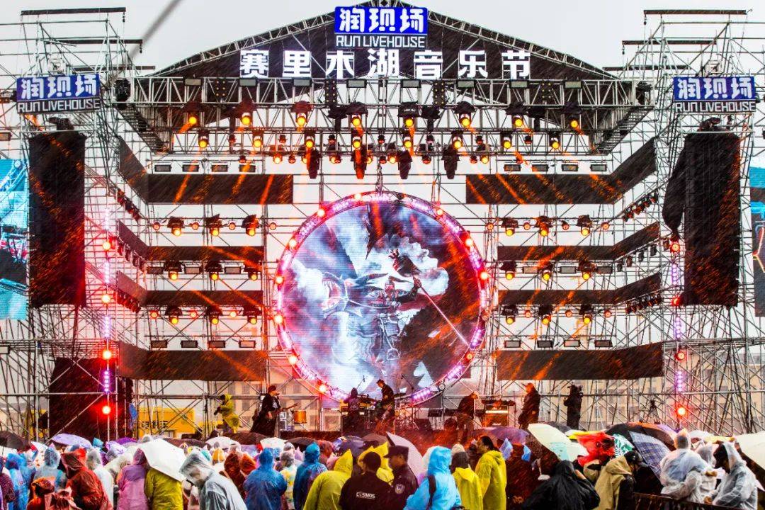 新秀闪耀登场，表现引人瞩目