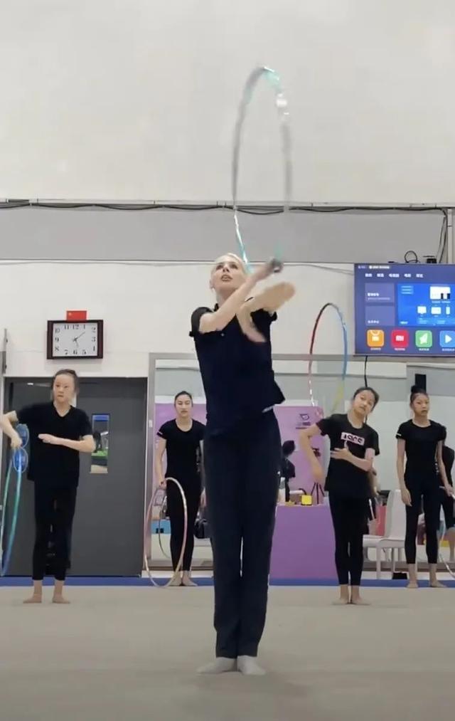 开云体育在线-俄罗斯女子体操运动员展现实力登顶