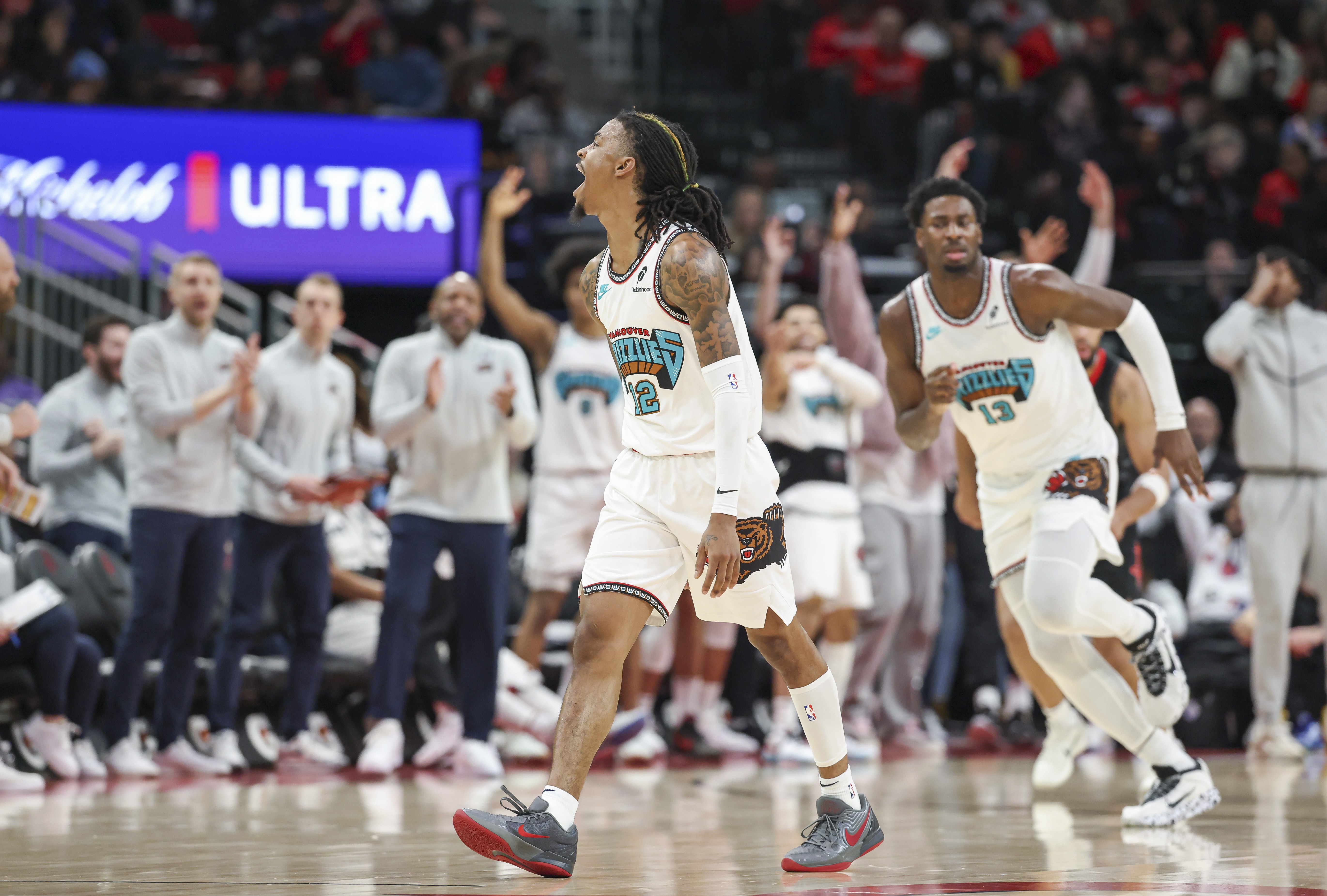 马刺主场告负,开拓者客场拿下关键胜利 马刺主场告负,开拓者客场拿下关键胜利