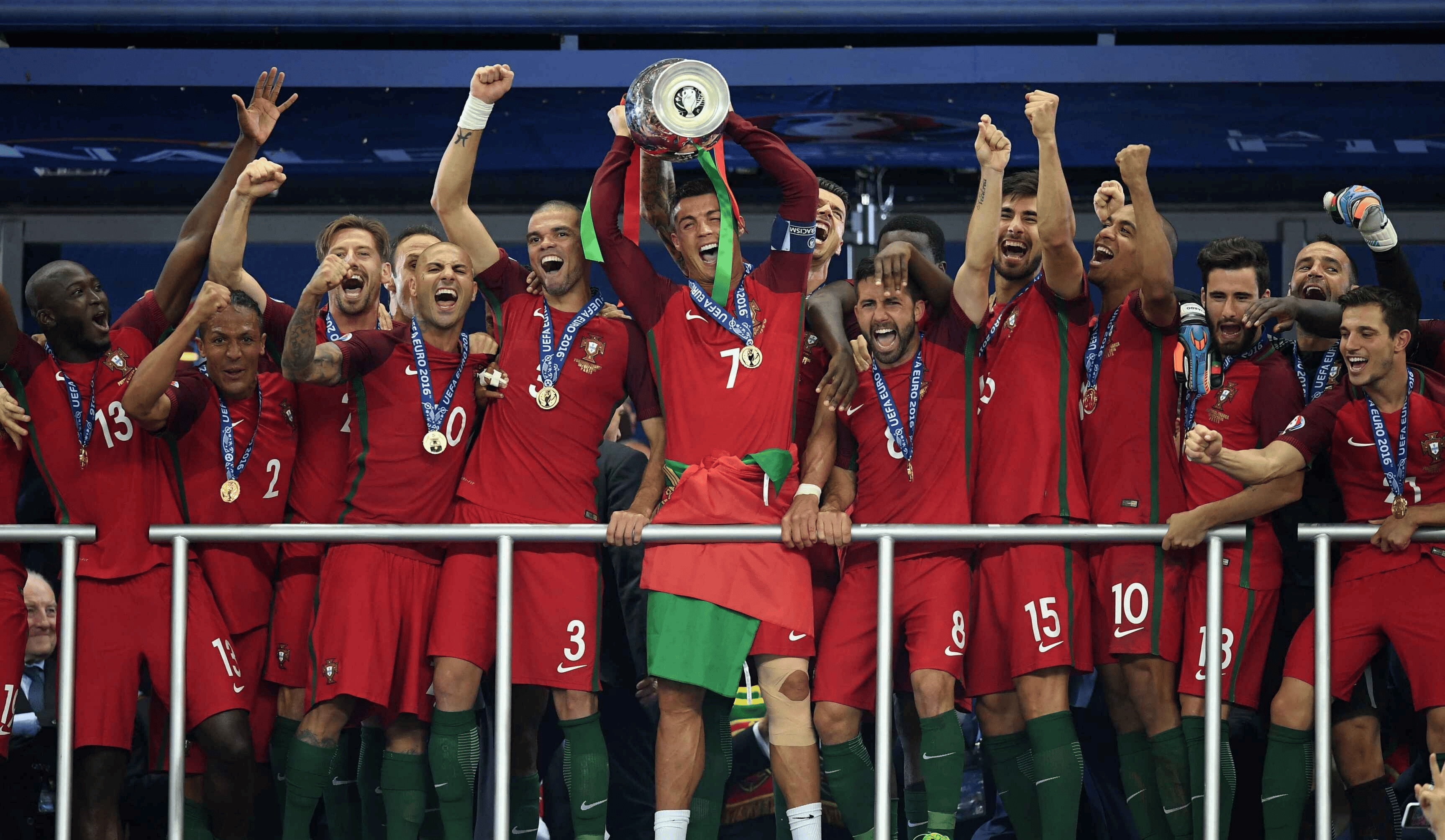 开云APP-欧洲杯预选赛比分悬殊，劣势球队努力追赶的简单介绍