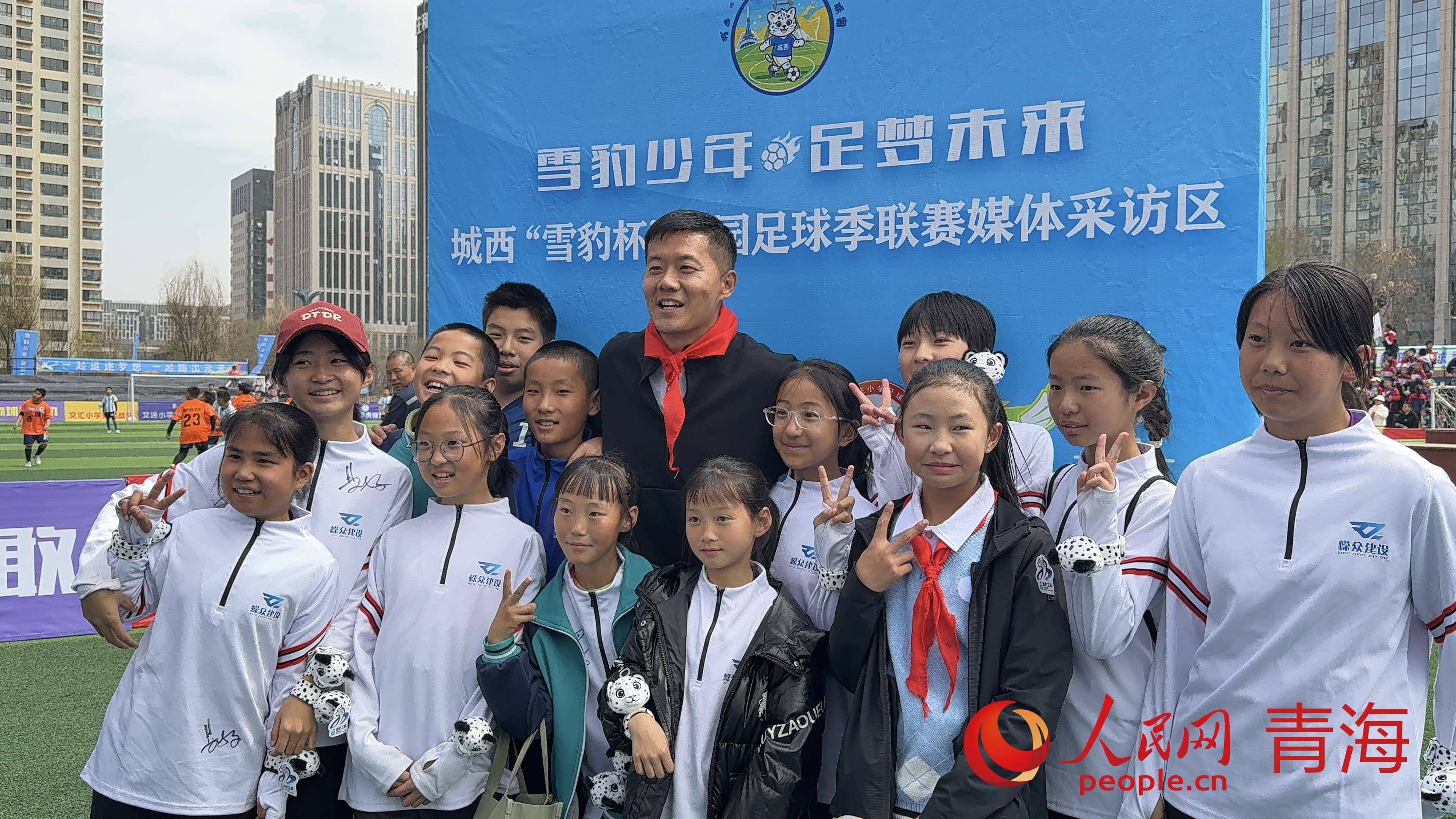 开云体育在线-一场激烈的比赛拉开战幕，球队实力均衡