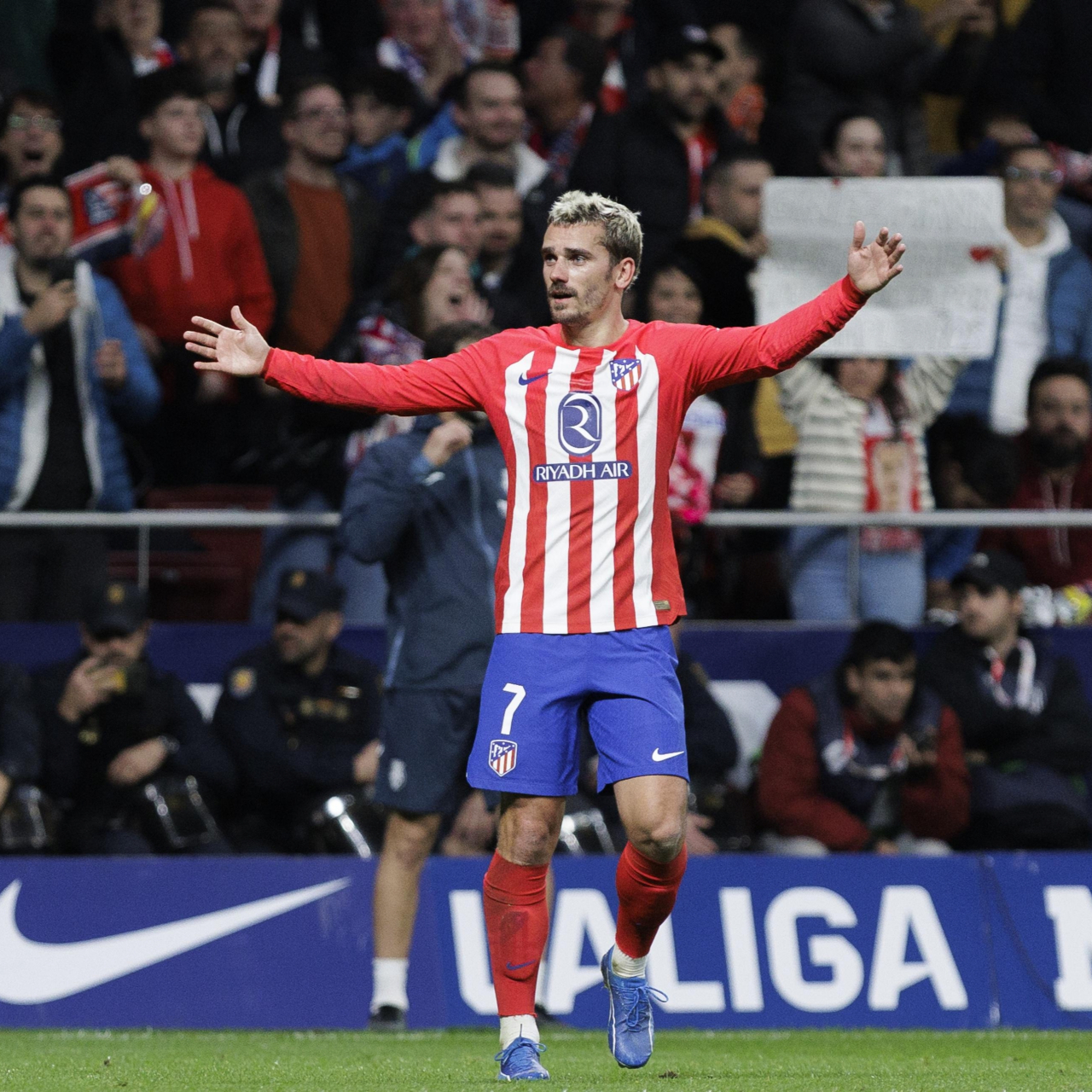 关于格列兹曼创造精彩进球，激励球队前行的信息