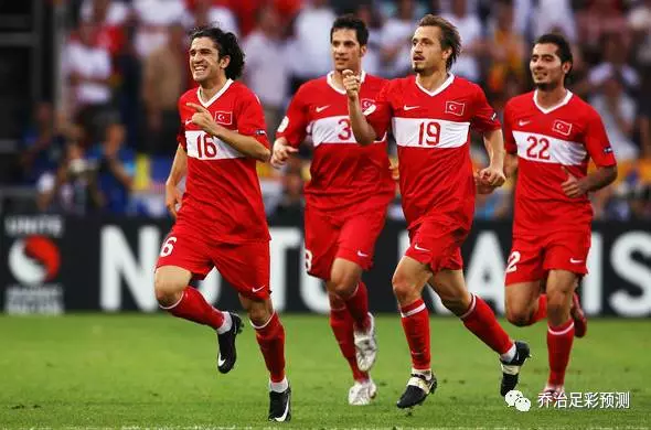 不败之师再掀激情战局，足球盛事受全球热捧