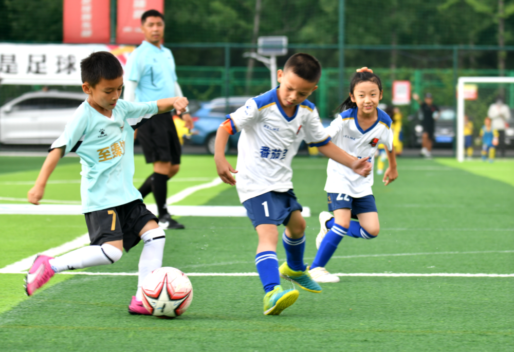 开云体育入口-足球盛事再掀高潮，球队间的竞争更加激烈