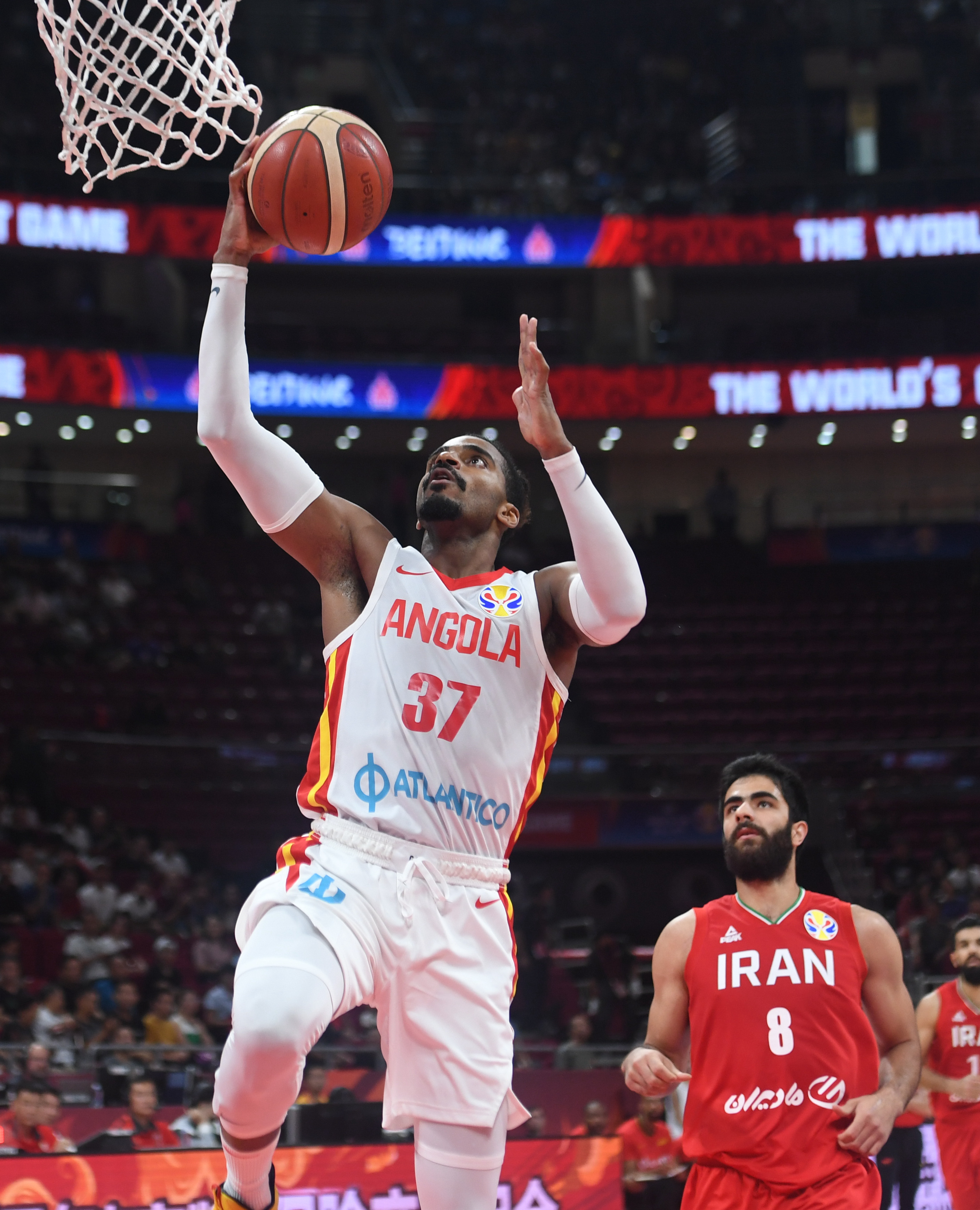 开云体育中国-安哥拉队在比赛中奋起反击，追赶积分