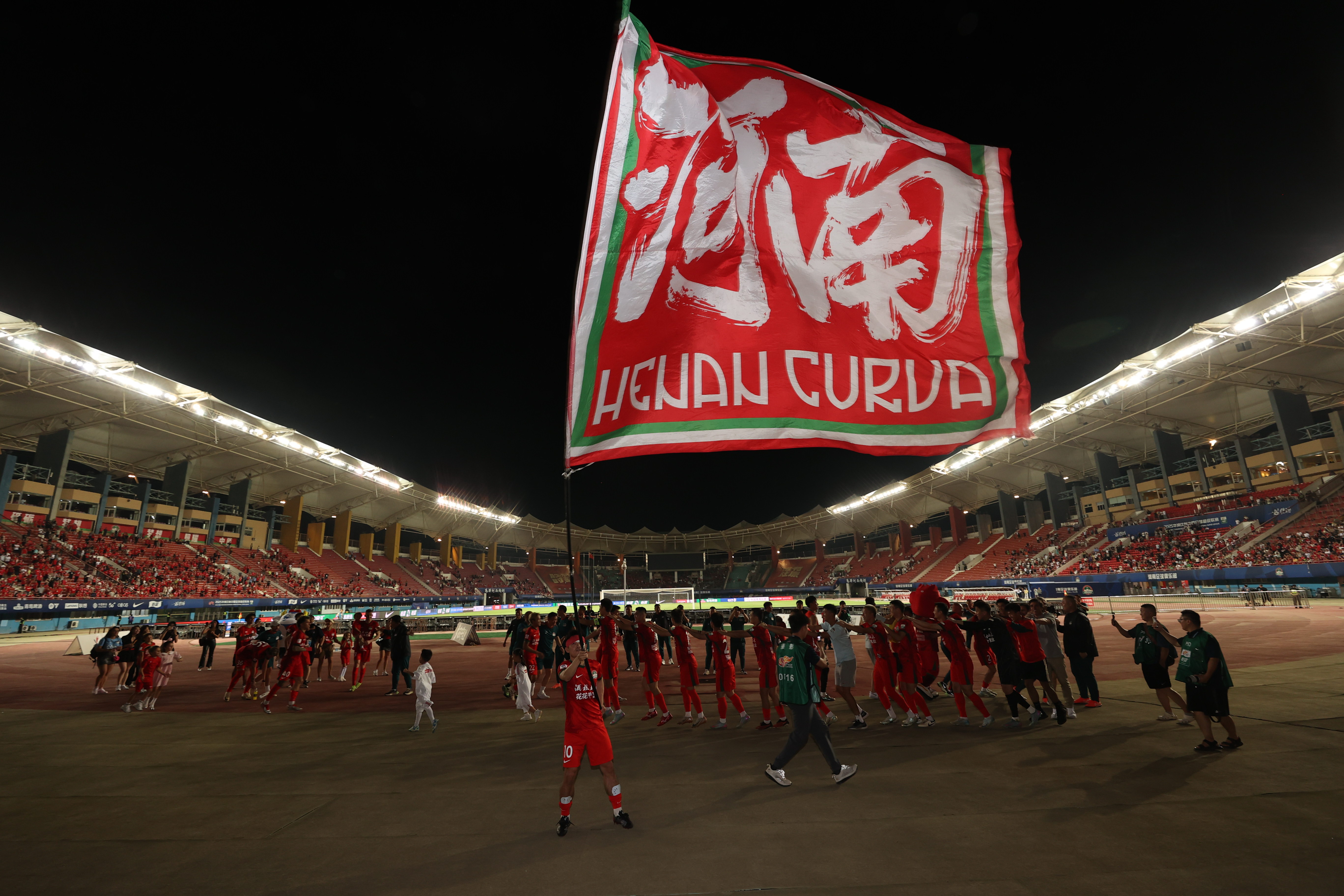 河南建业主场失分，中超排名逐渐下滑