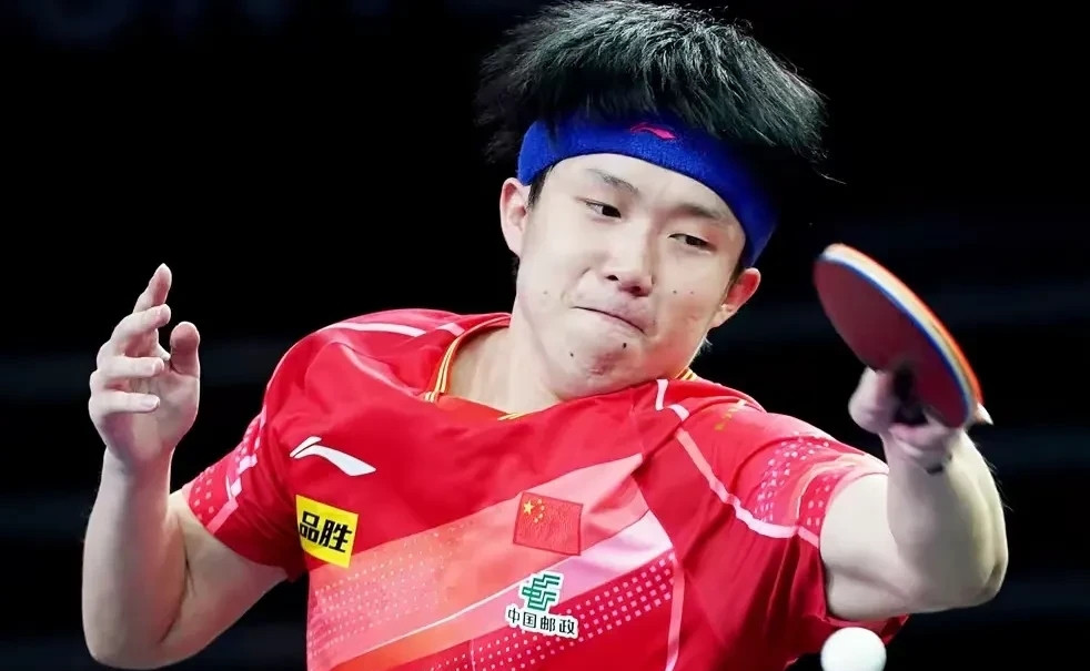 开云体育入口-新晋球星在比赛中表现出色，引发关注