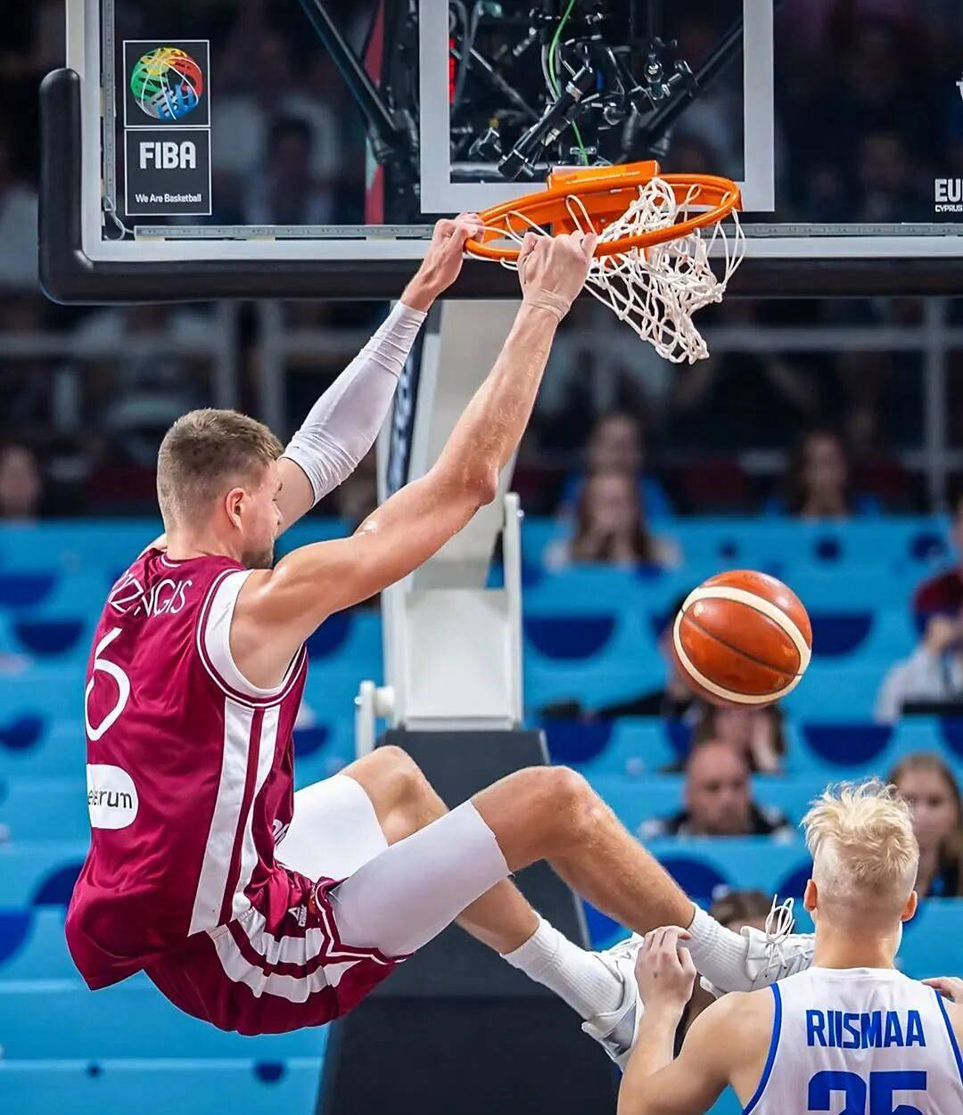 开云体育在线-崭露头角！球员们的出色表现