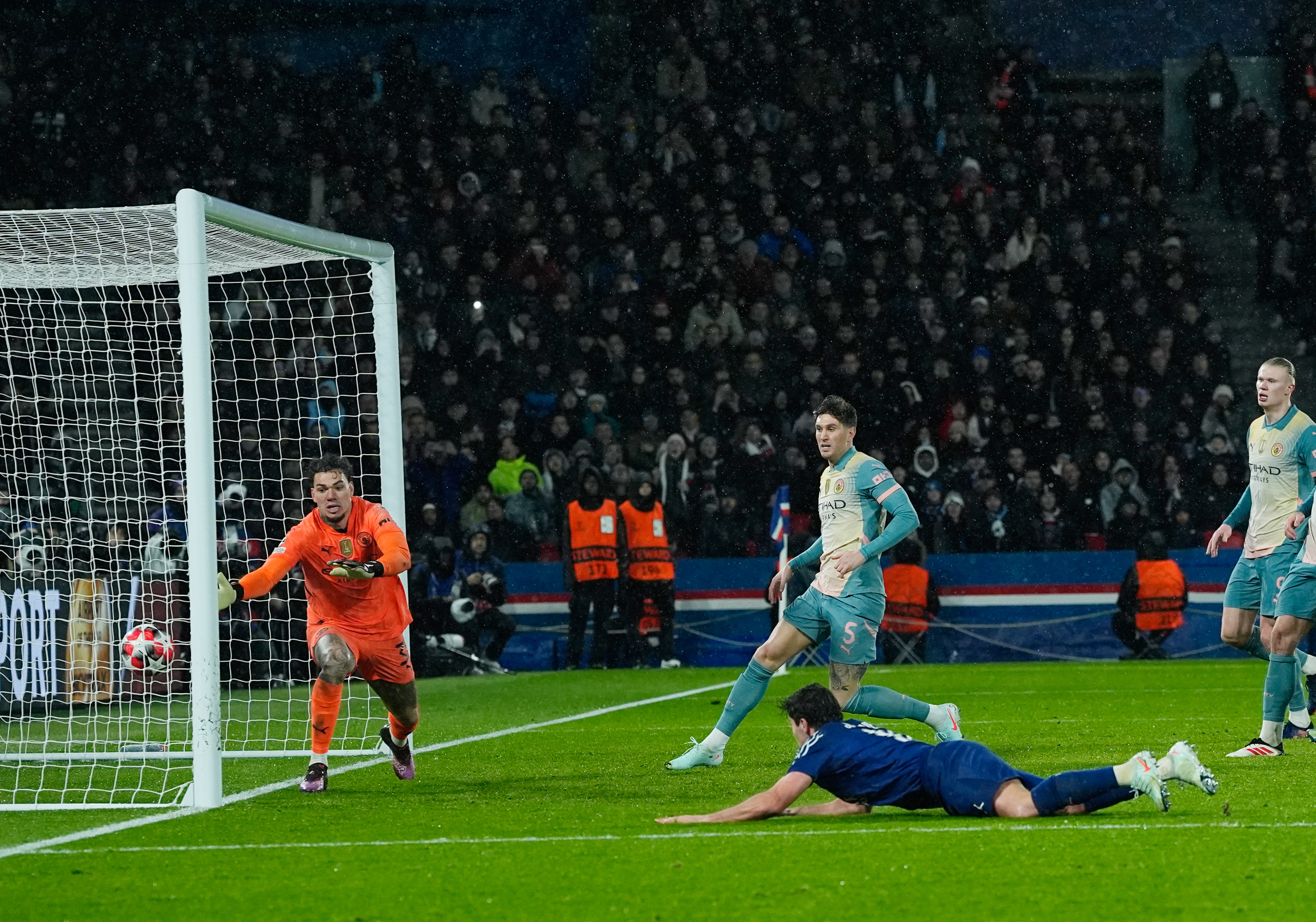 关于巴黎圣日耳曼迎战拜仁慕尼黑,全力冲刺的信息 关于巴黎圣日耳曼迎战拜仁慕尼黑,全力冲刺的信息