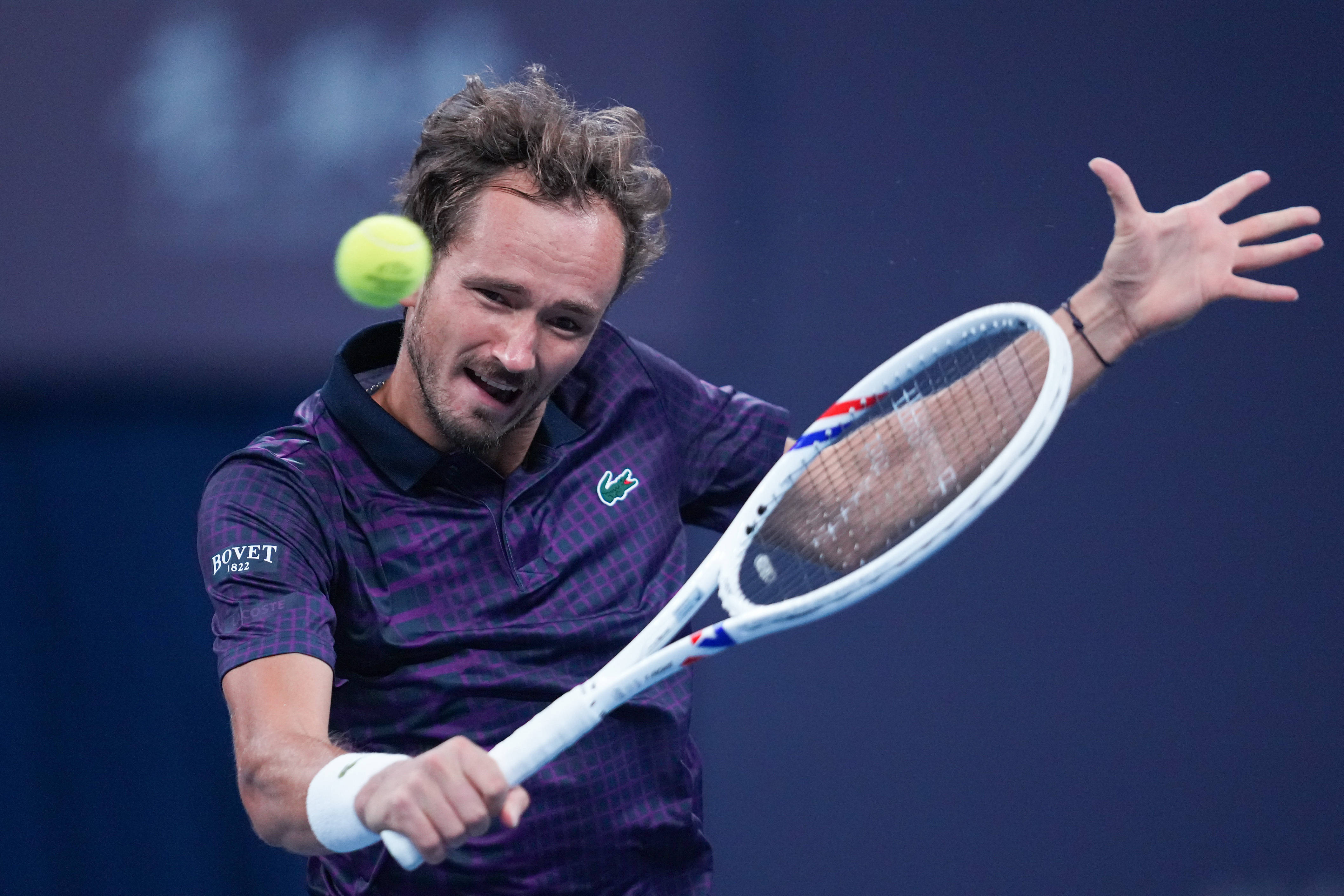 包含英国网球队逆转欧洲网球队，梅德韦杰夫统治全场的词条