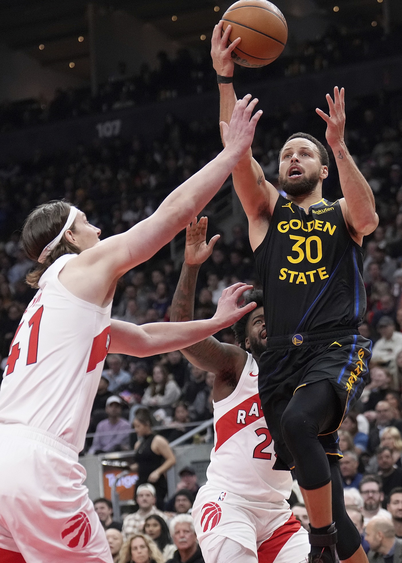 关于多伦多猛龙轻取休斯顿火箭，Inspired开启传奇时刻峡谷大战全球总决赛，成为赛场最大亮点的信息