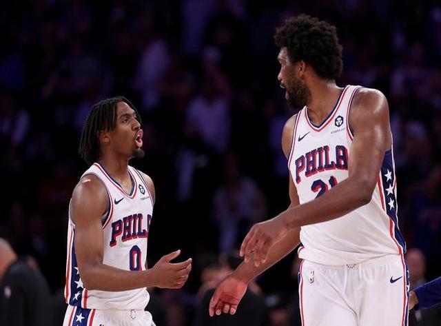 开云体育登录-包含独行侠鏖战76人，布拉德利一己之力扛起全队的词条