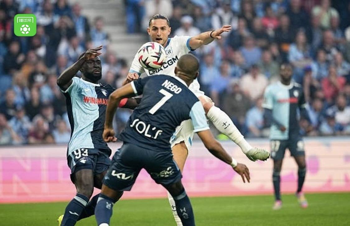 关于巴黎碾压里昂，卡塞米罗统治全场的信息