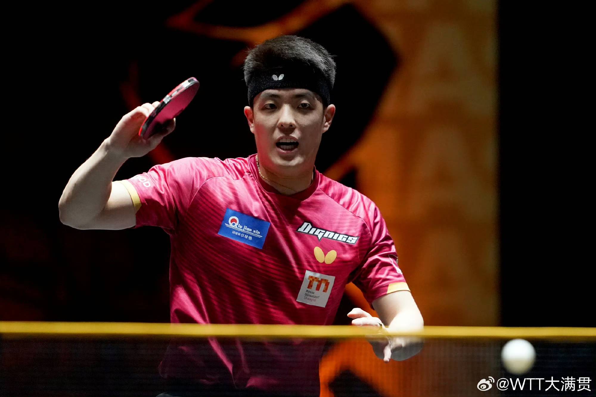 法国乒乓球队鏖战日本乒乓球队，奥恰洛夫关键制胜的简单介绍