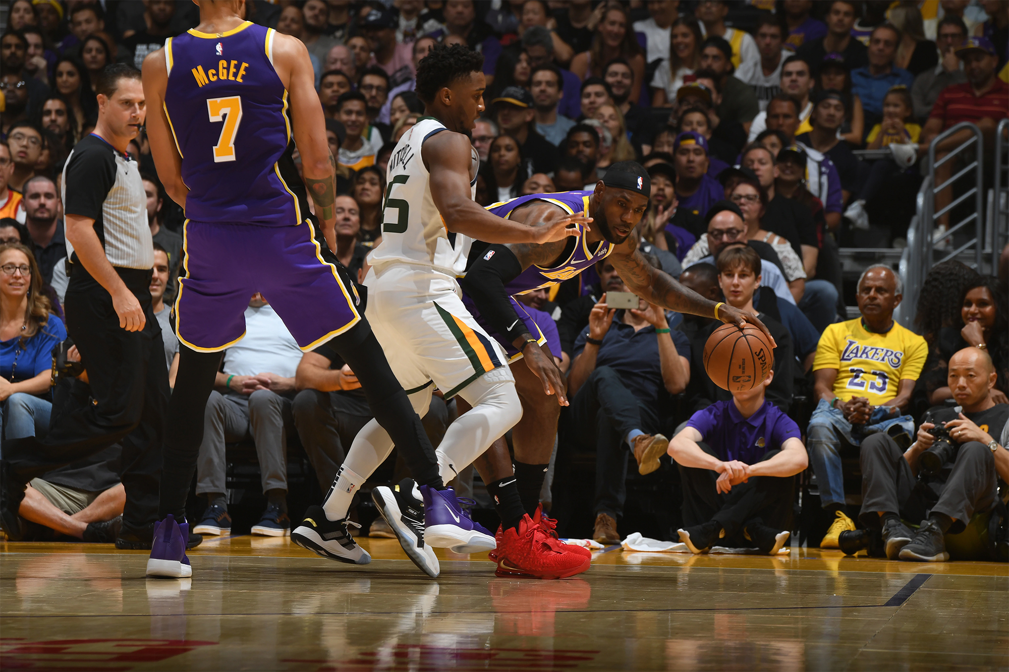 开云体育app-天津队鏖战太阳，米切尔扛起全队的简单介绍