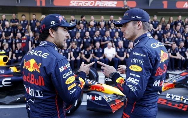 红牛车队险胜梅赛德斯,佩雷兹带队取胜 红牛车队险胜梅赛德斯,佩雷兹带队取胜